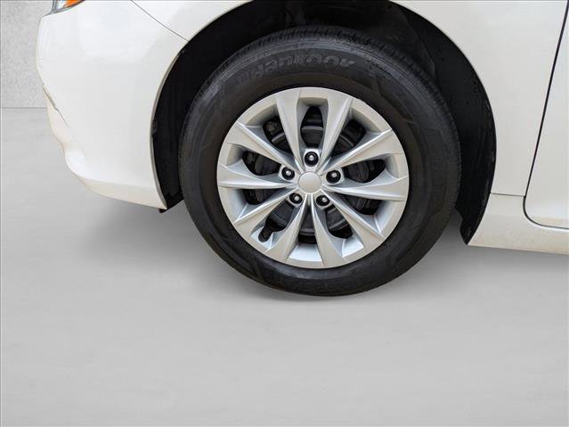 Used 2017 Toyota Camry LE image 22