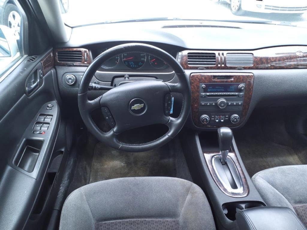 Used 2012 Chevrolet Impala LT w/ LT Sunroof Package FWD image 9