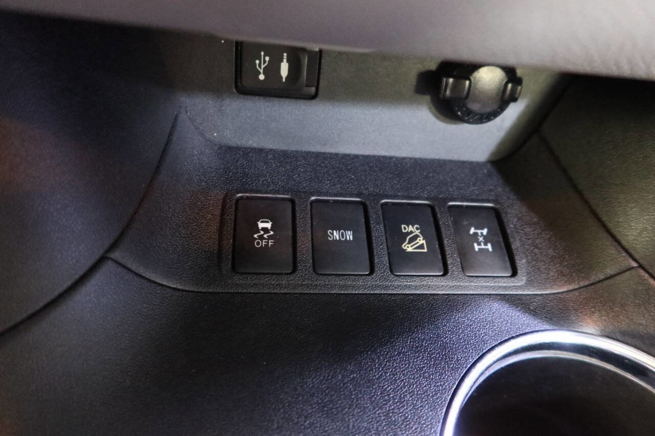 Used 2014 Toyota Highlander Plus AWD/4WD image 35