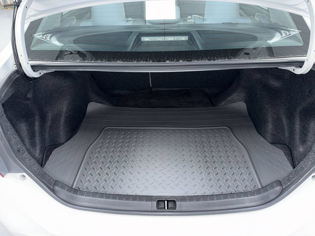 Used 2017 Toyota Corolla LE w/ Carpet Mat Package (TMS) FWD image 16