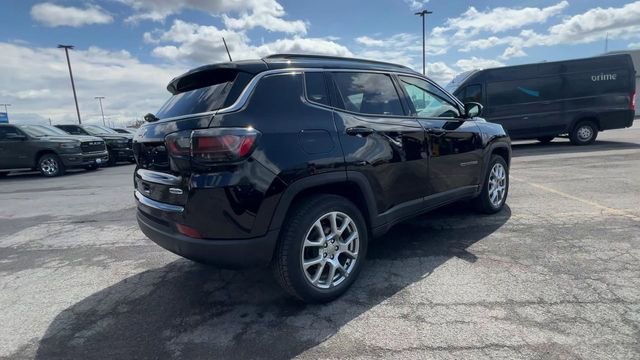 Used 2022 Jeep Compass Latitude w/ Sun and Sound Group AWD/4WD image 8