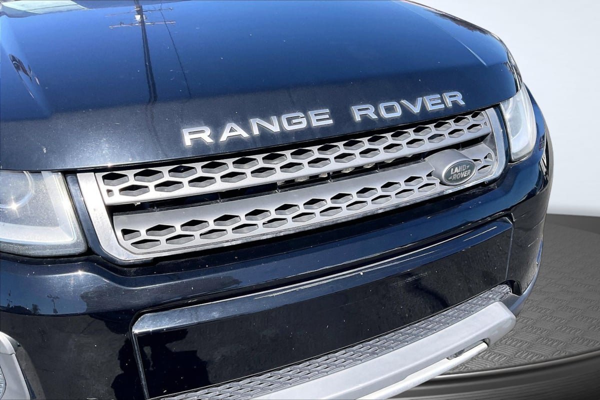 Used 2017 Land Rover Range Rover Evoque SE AWD/4WD image 28