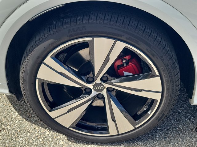 Certified 2025 Audi SQ5 Prestige AWD/4WD image 9