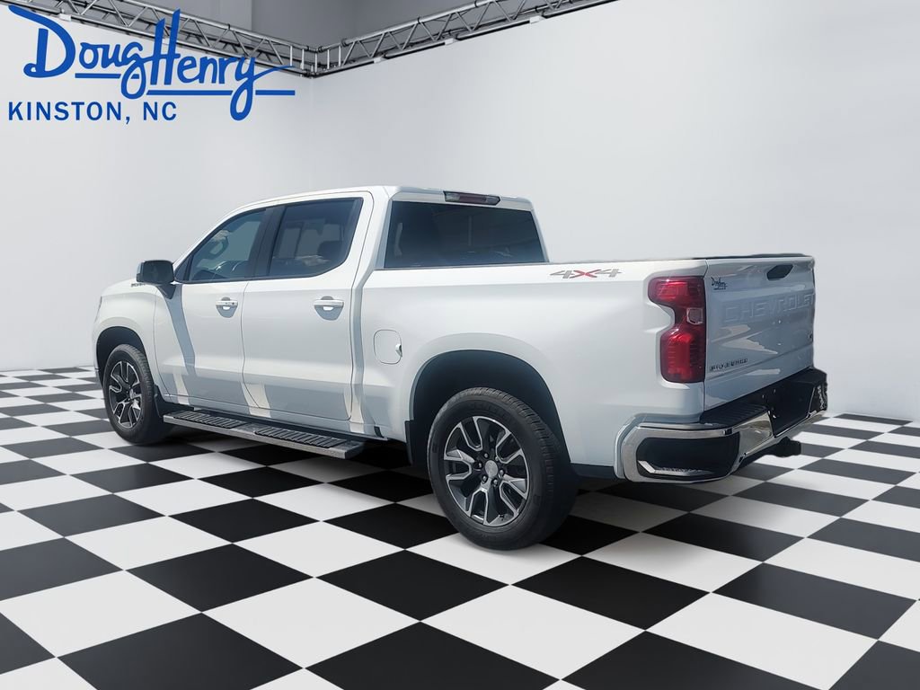 Used 2022 Chevrolet Silverado 1500 LT AWD/4WD image 3