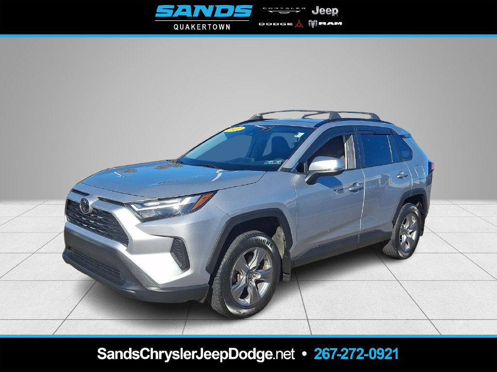 Used 2022 Toyota RAV4 XLE AWD/4WD image 1