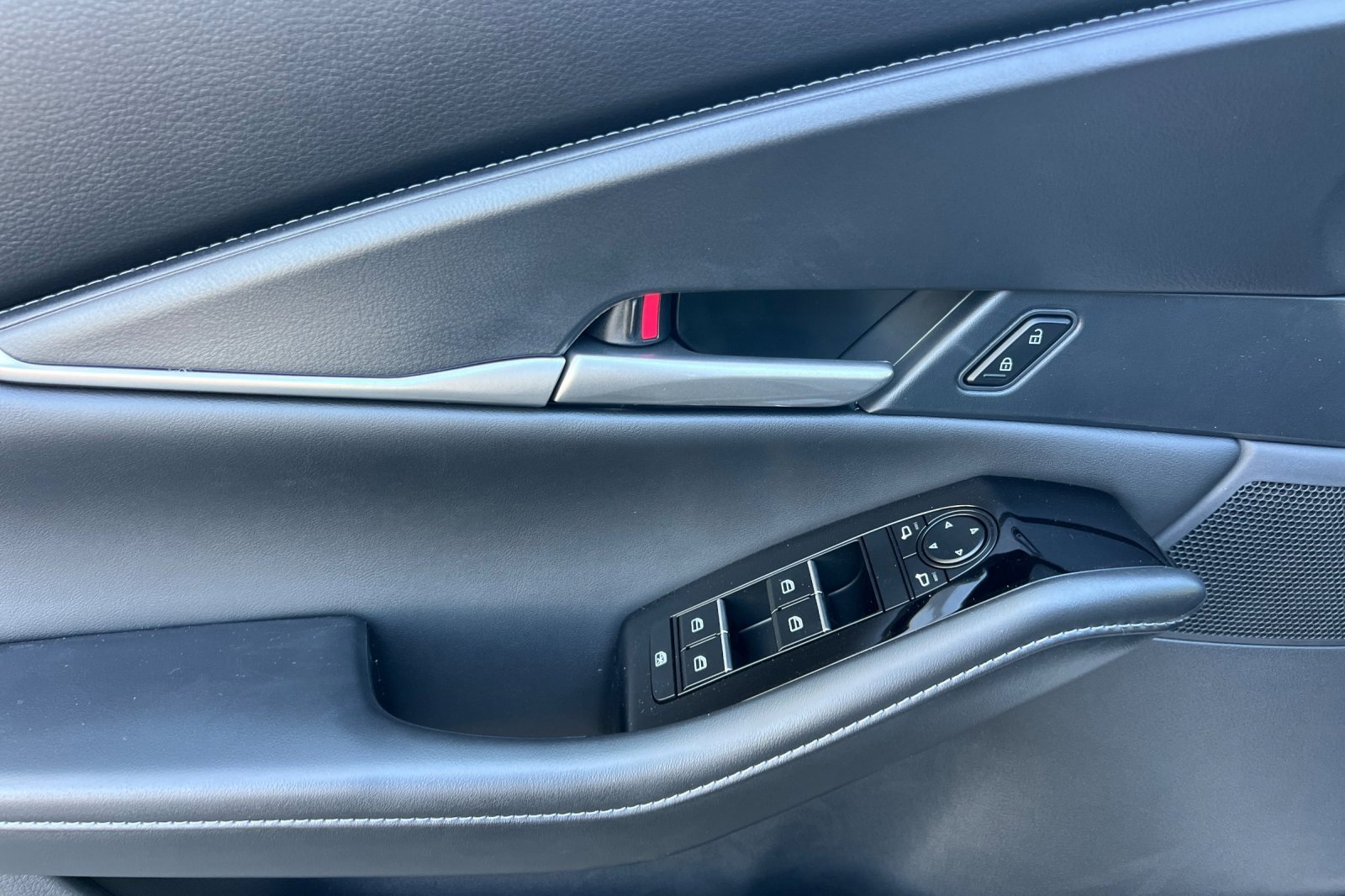 Used 2025 MAZDA CX-30 AWD 2.5 S w/ Select Sport Pkg image 12