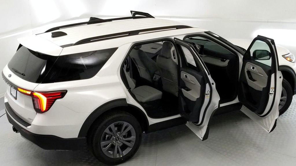 New 2025 Ford Explorer Active w/ Active Comfort Package image 22