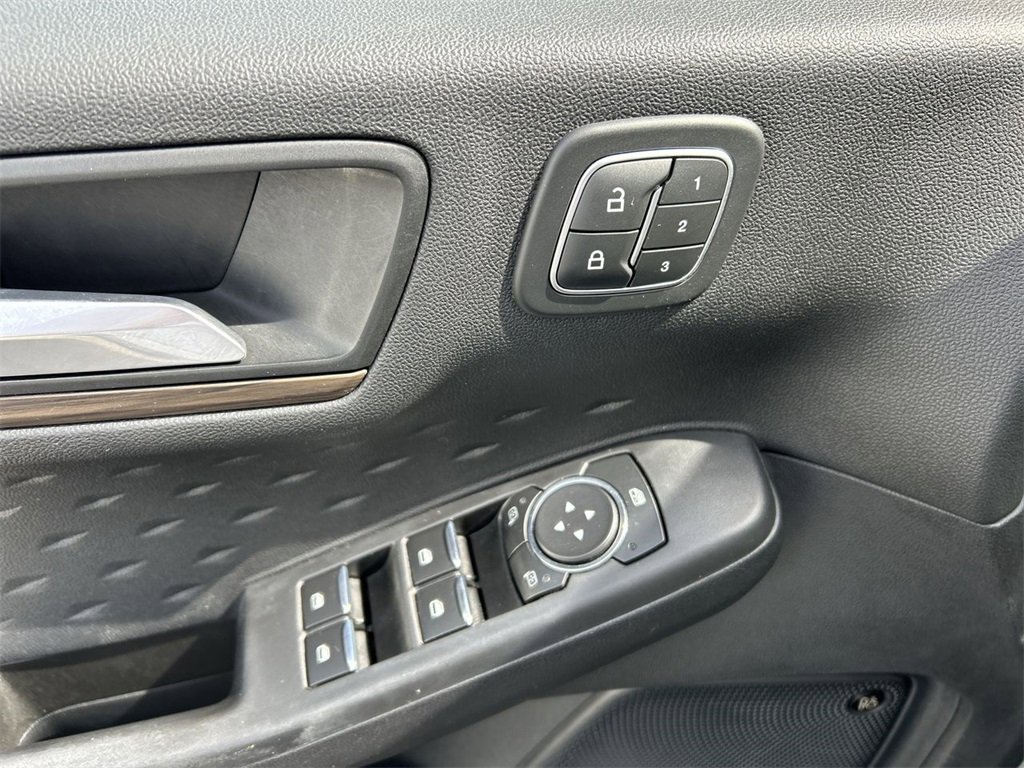 Used 2020 Ford Escape Titanium image 16