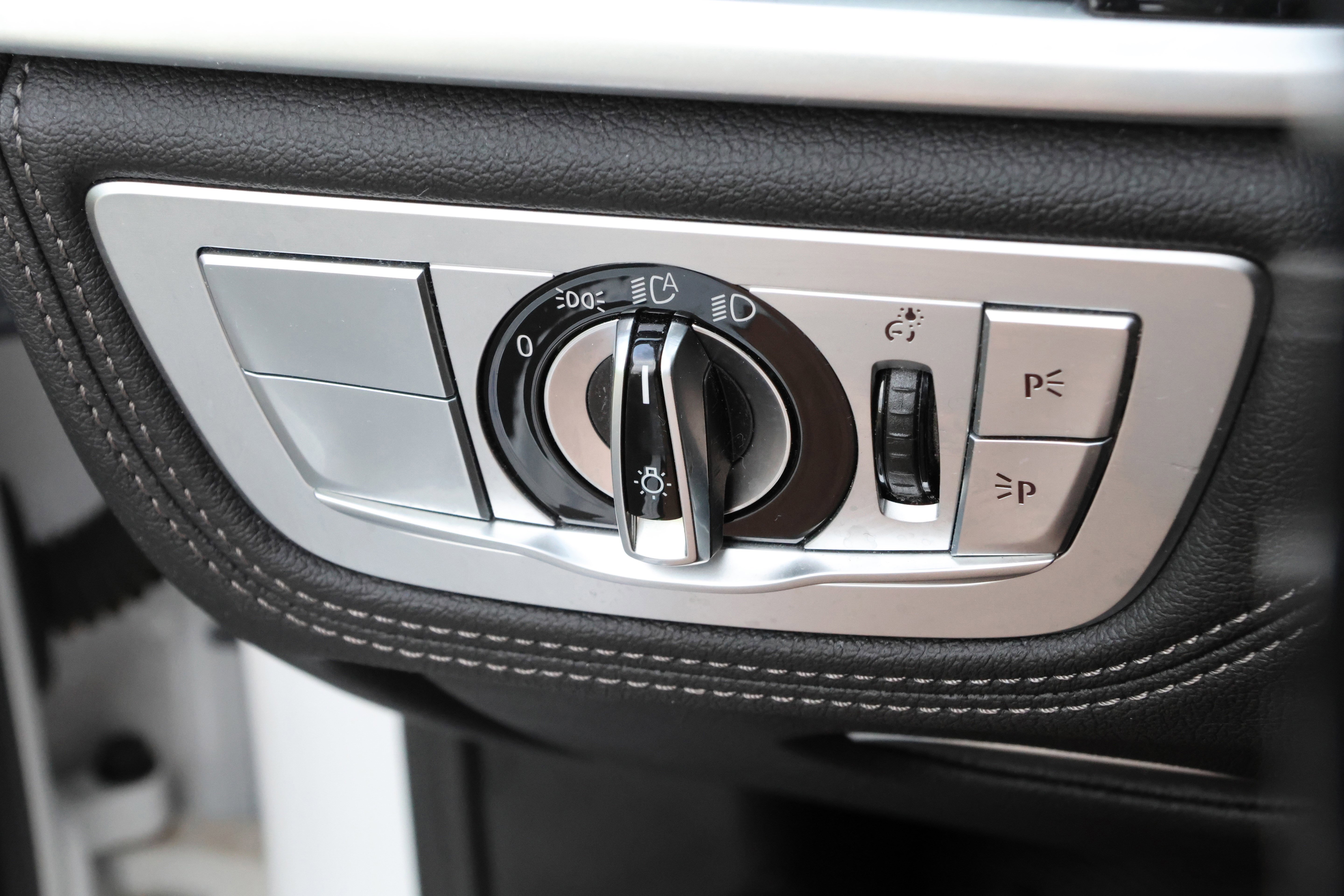 Used 2020 BMW 740i w/ Premium Package RWD image 15