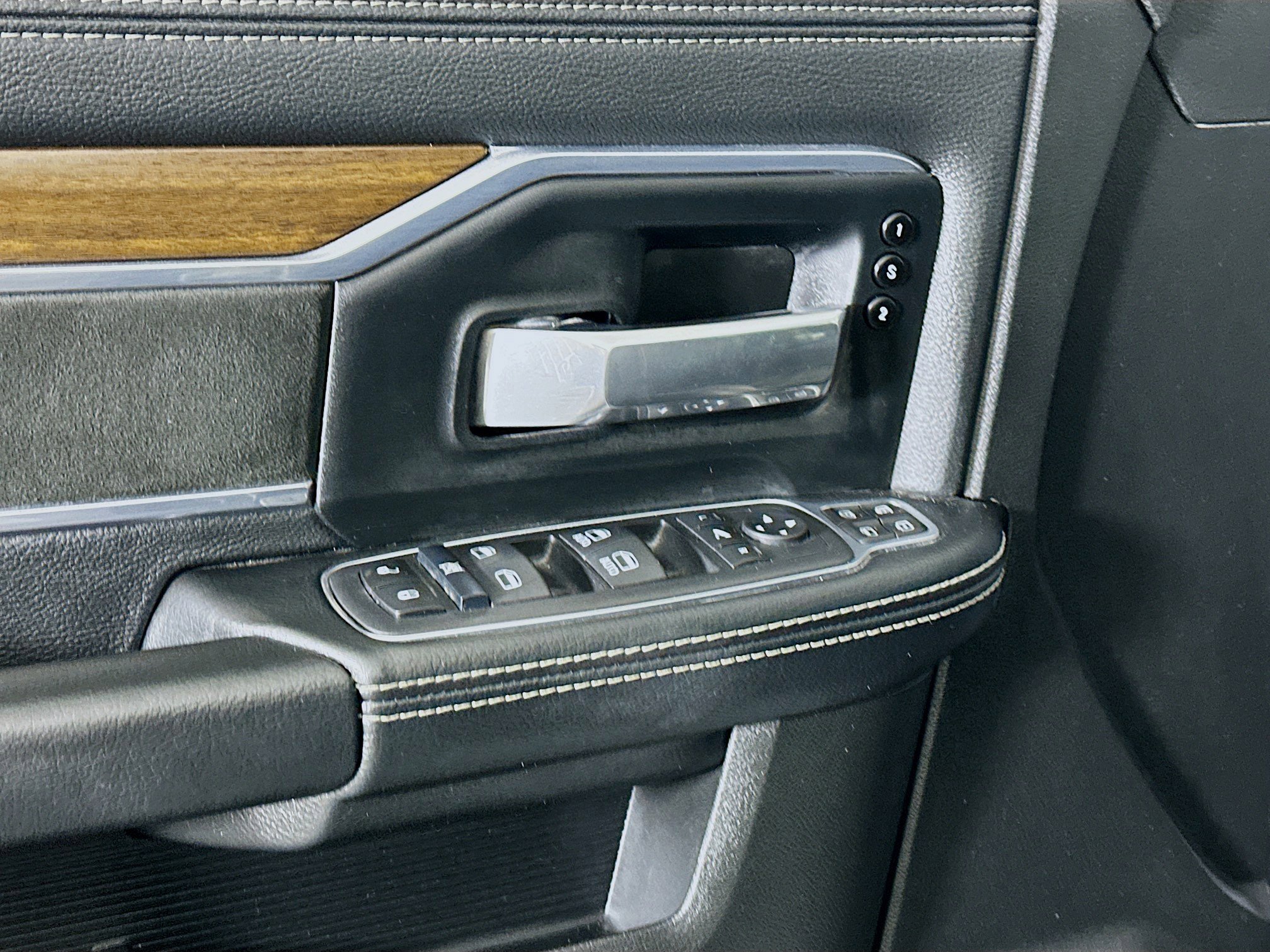 Used 2024 RAM 2500 Laramie image 15