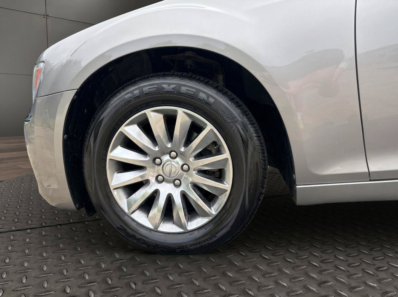 Used 2014 Chrysler 300 RWD image 21