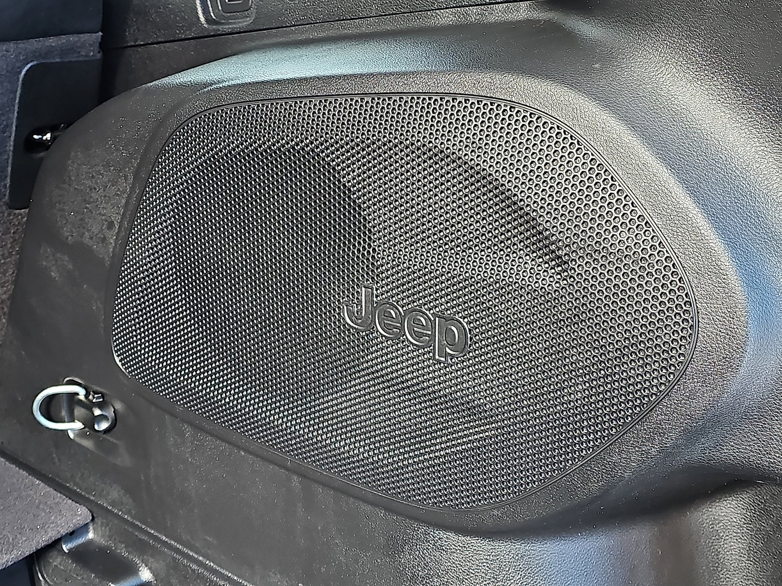 Used 2022 Jeep Cherokee Limited image 31