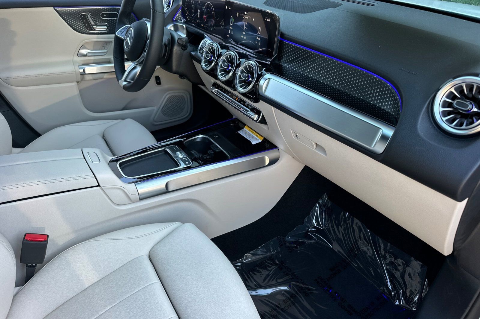 New 2025 Mercedes-Benz GLB 250 image 7