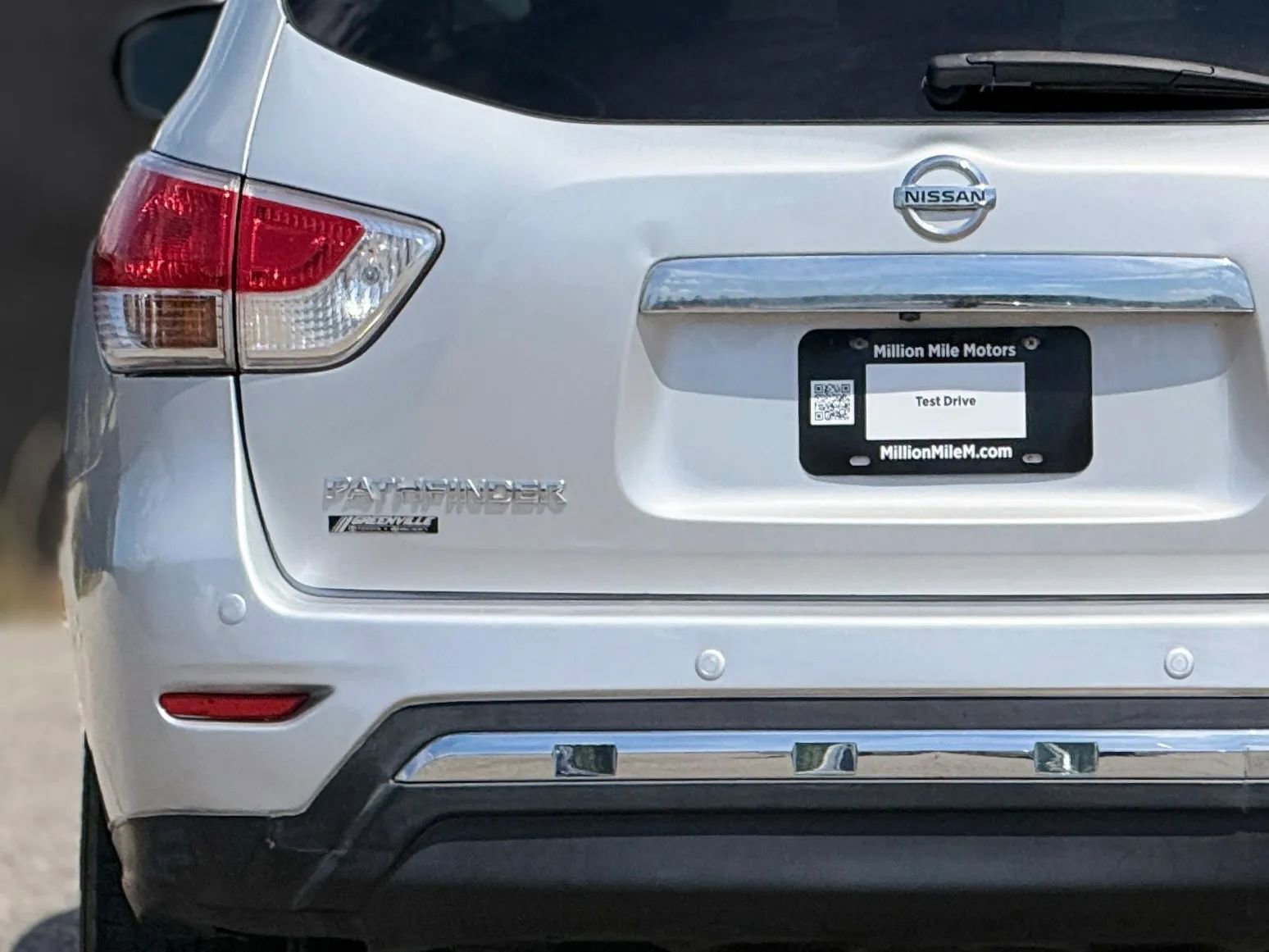 Used 2015 Nissan Pathfinder SV image 13