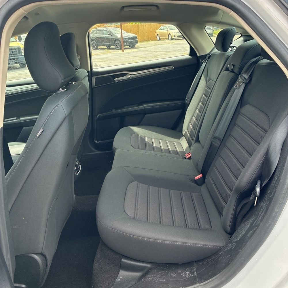 Used 2019 Ford Fusion SE FWD image 13