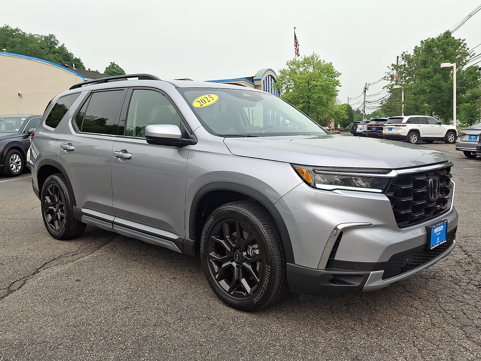 Used 2025 Honda Pilot Touring image 3