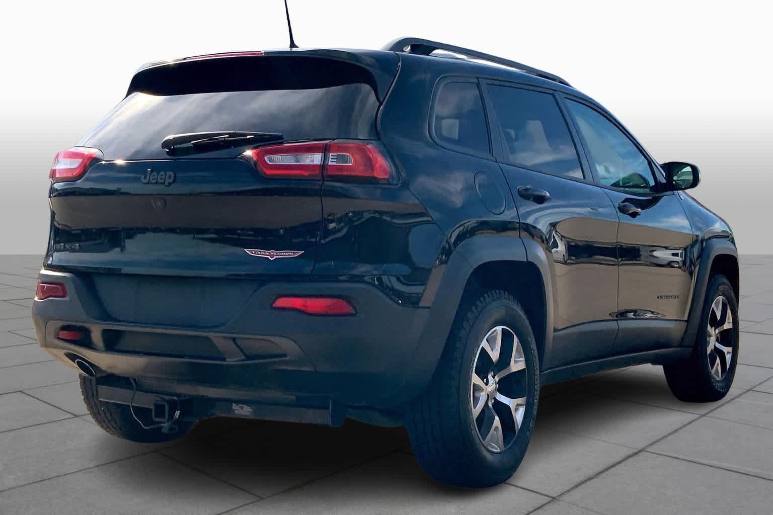 Used 2017 Jeep Cherokee Trailhawk w/ Comfort/Convenience Group AWD/4WD image 12