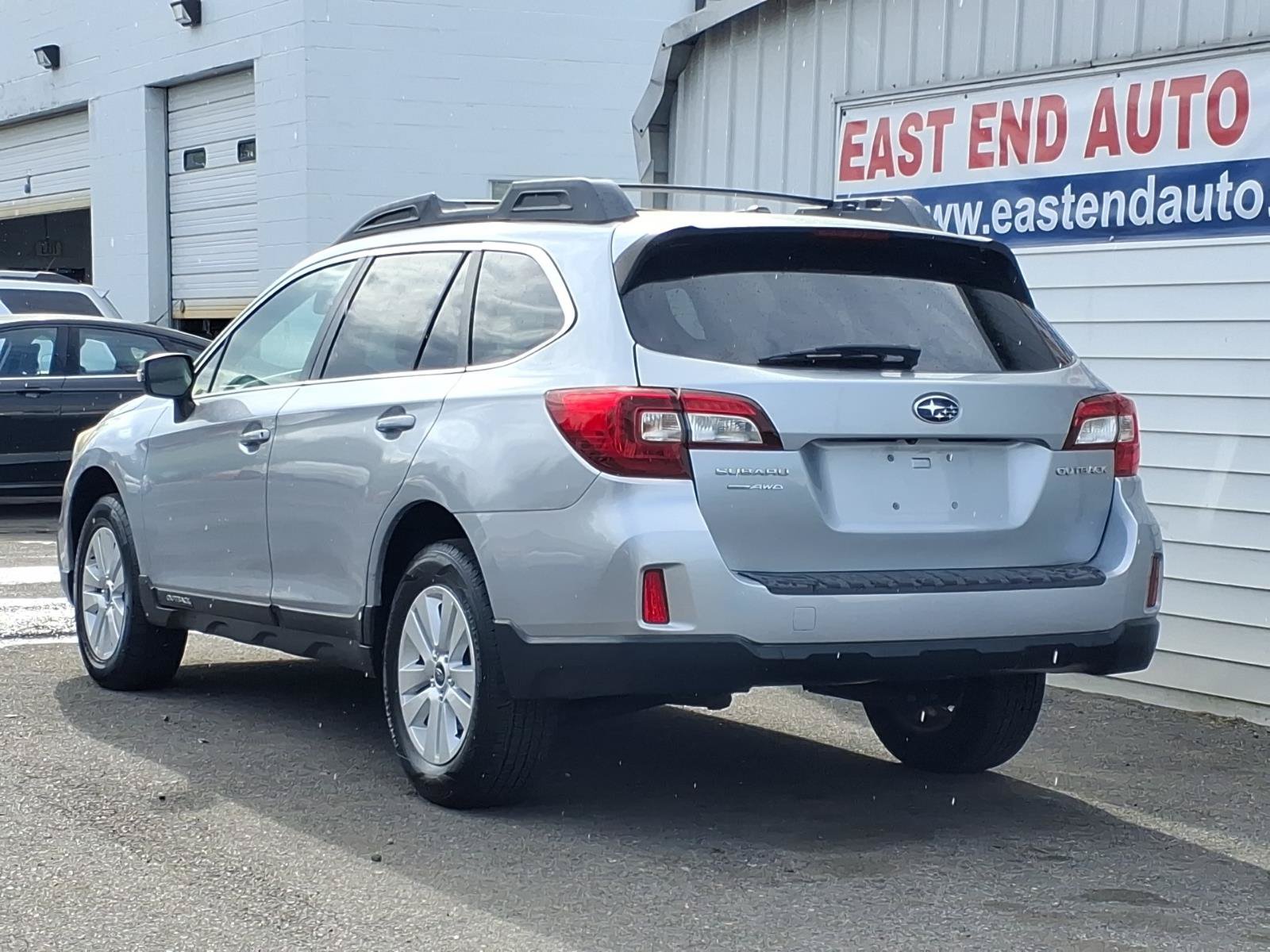 Used 2015 Subaru Outback 2.5i Premium AWD/4WD image 3