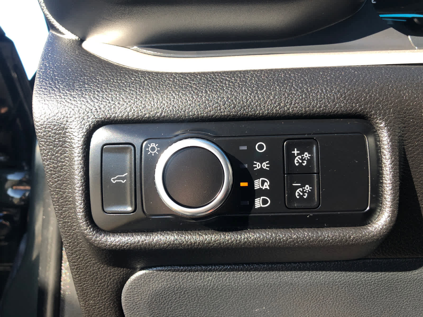 Used 2023 Ford Explorer XLT w/ Class IV Trailer Tow Package image 9