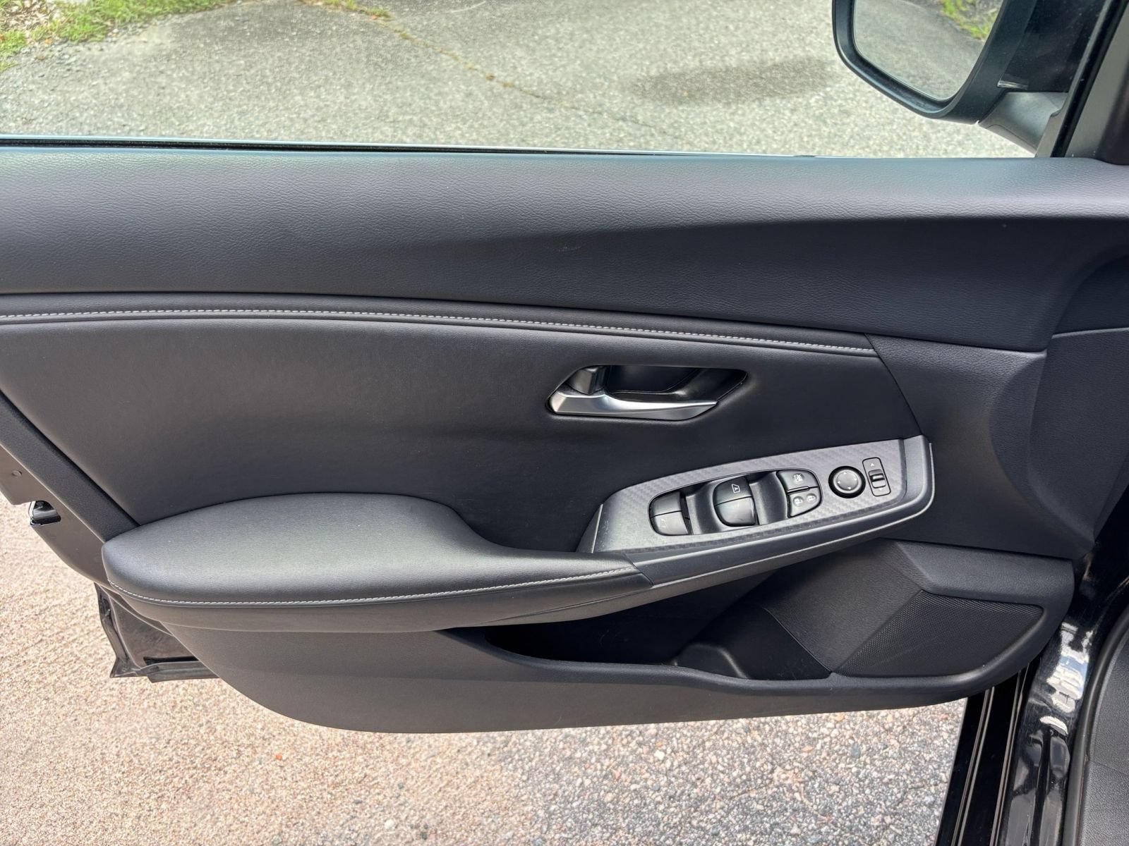 Used 2025 Nissan Sentra SV FWD image 18