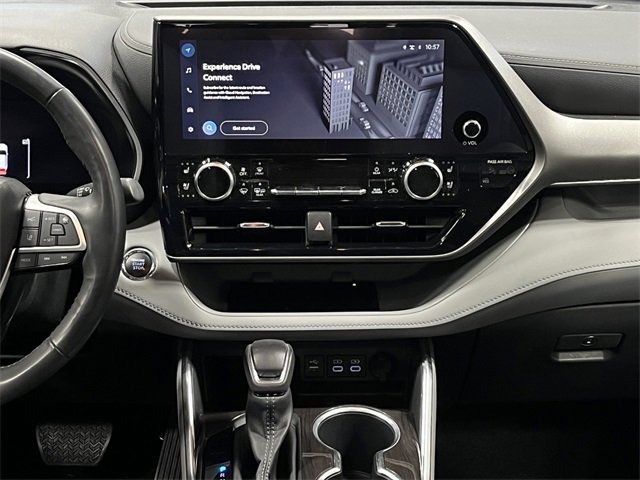 Used 2023 Toyota Highlander Limited image 16