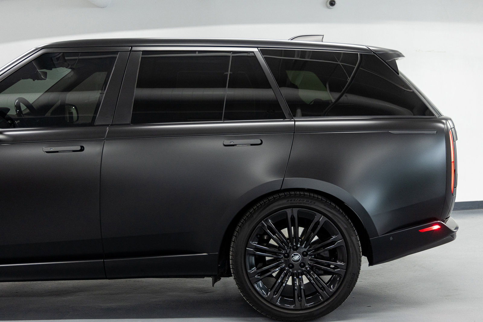 Used 2023 Land Rover Range Rover Autobiography image 12