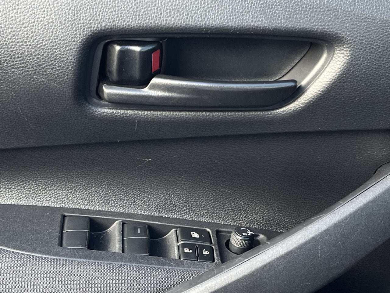 Used 2025 Toyota Corolla LE FWD image 21
