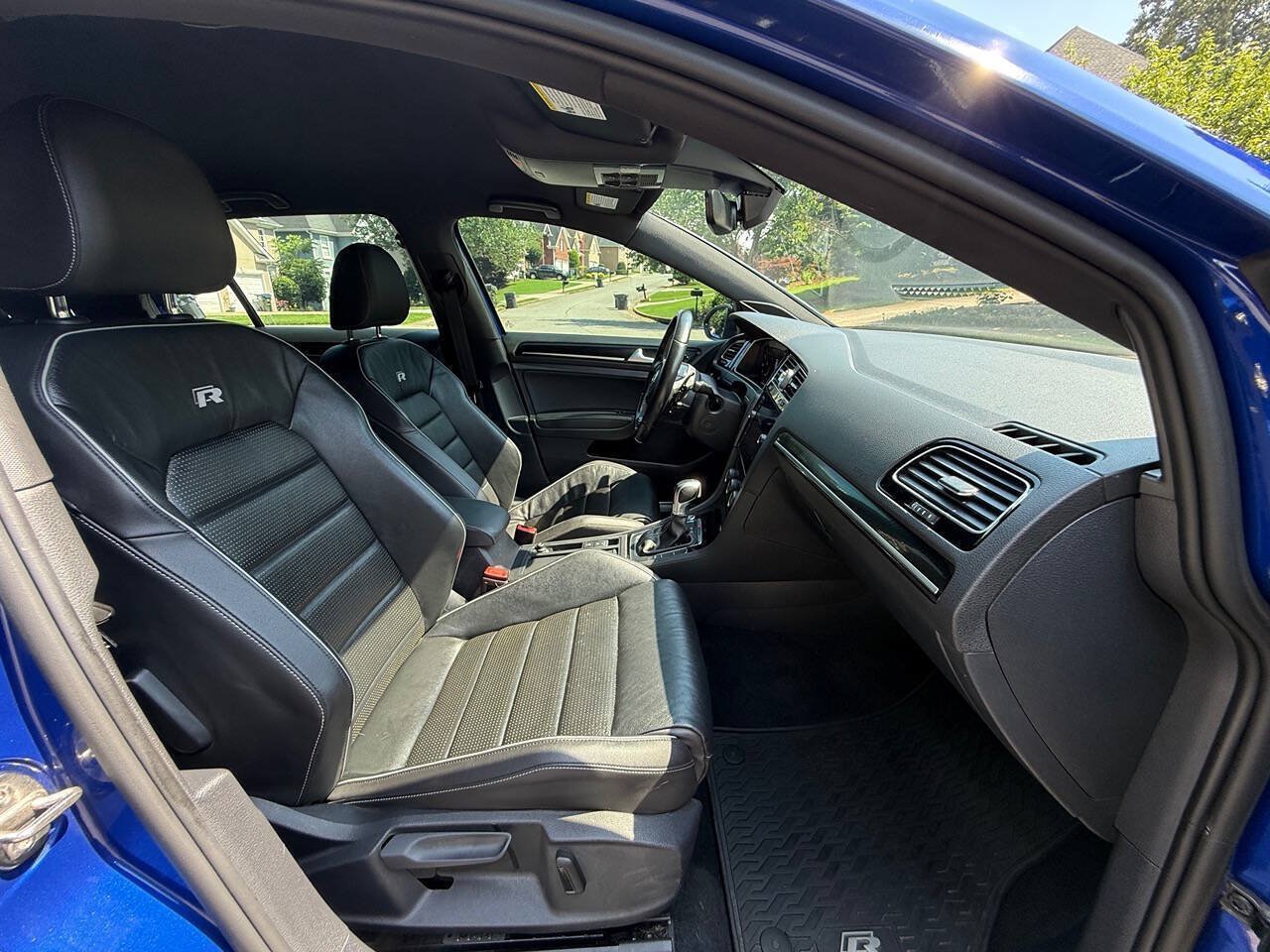 Used 2019 Volkswagen Golf R 4-Door AWD/4WD image 18