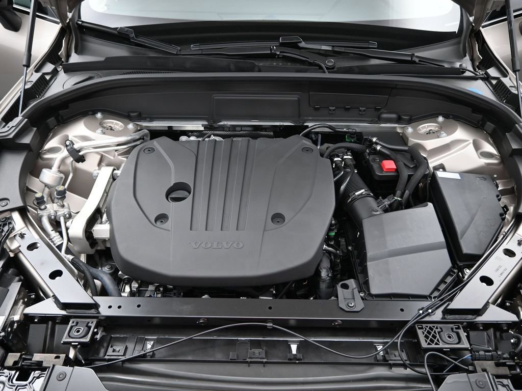 New 2025 Volvo XC60 B5 Core w/ Protection Package Premier image 29