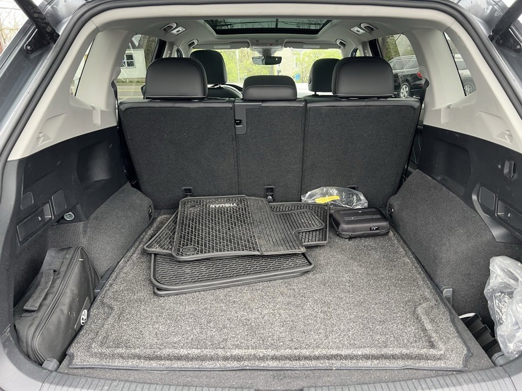 Used 2022 Volkswagen Tiguan SE w/ Panoramic Sunroof Package image 27