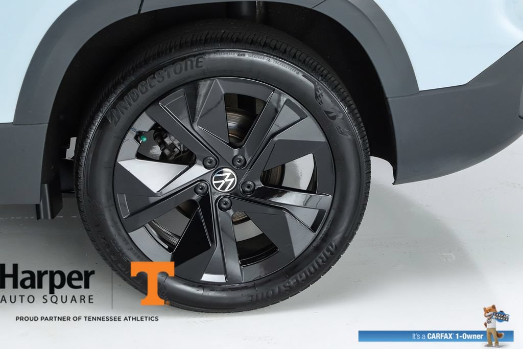 Used 2025 Volkswagen Taos SE FWD image 43