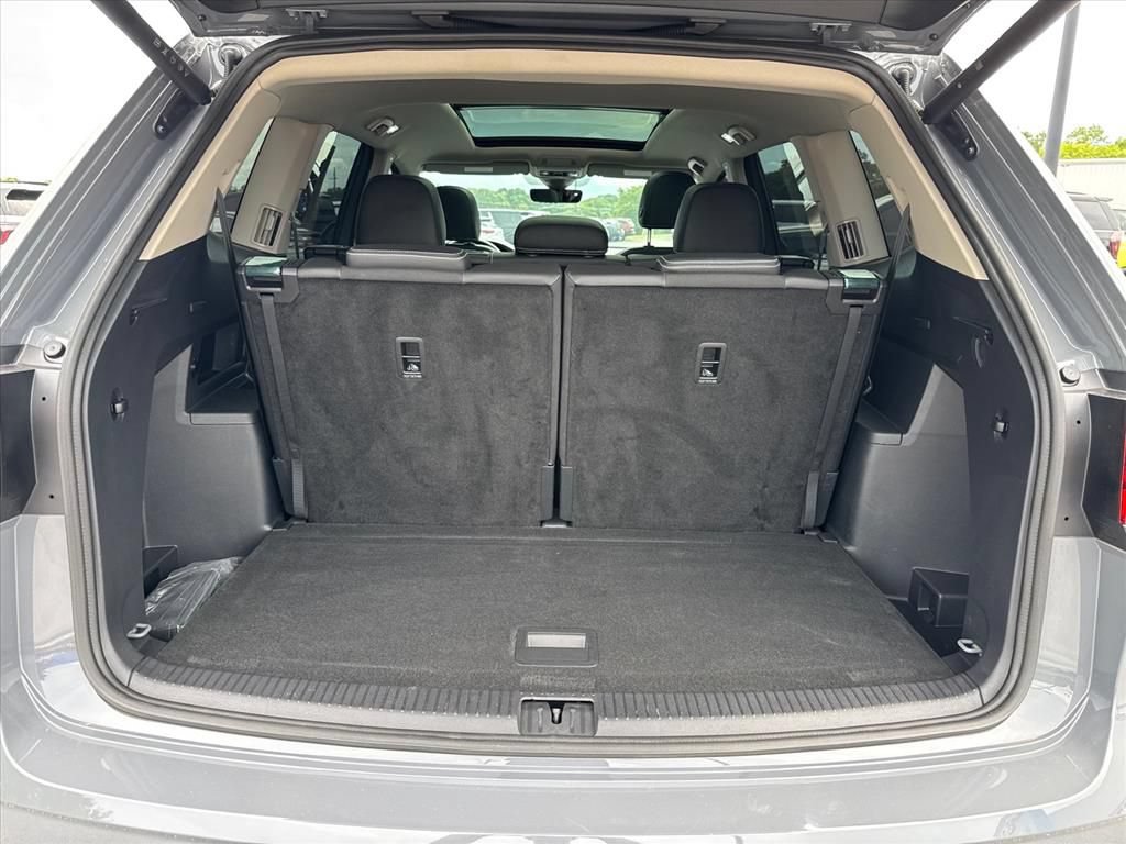 Used 2025 Volkswagen Atlas SE FWD image 10