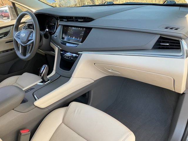 Used 2018 Cadillac XT5 Luxury w/ Driver Awareness Package image 23