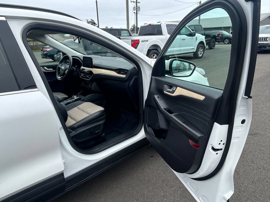 Used 2022 Ford Escape Titanium w/ Titanium Elite Package AWD/4WD image 29