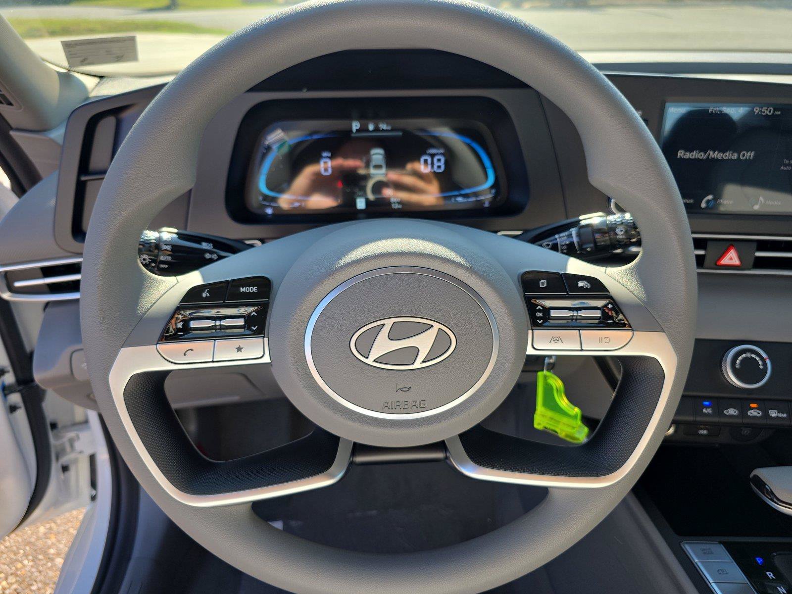 New 2026 Hyundai Elantra SE FWD image 14