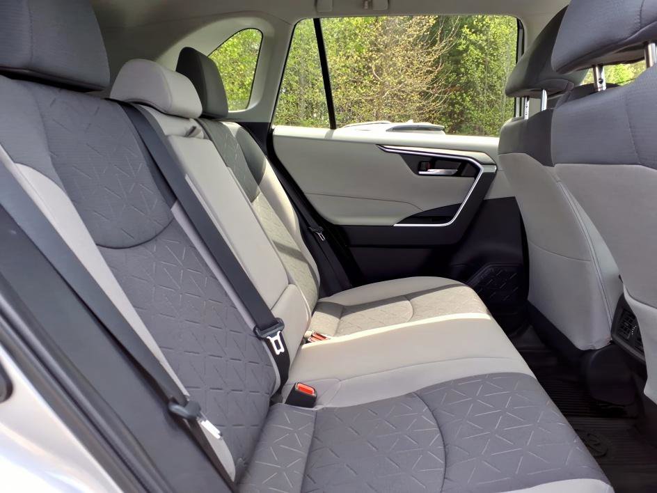 Used 2025 Toyota RAV4 XLE image 12