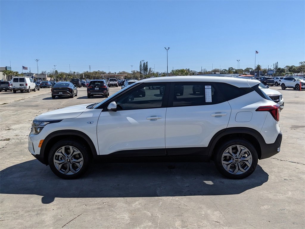 Certified 2025 Kia Seltos LX image 5