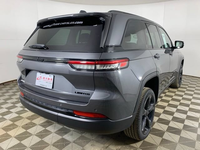 Used 2024 Jeep Grand Cherokee Limited w/ Black Appearance Package AWD/4WD image 16