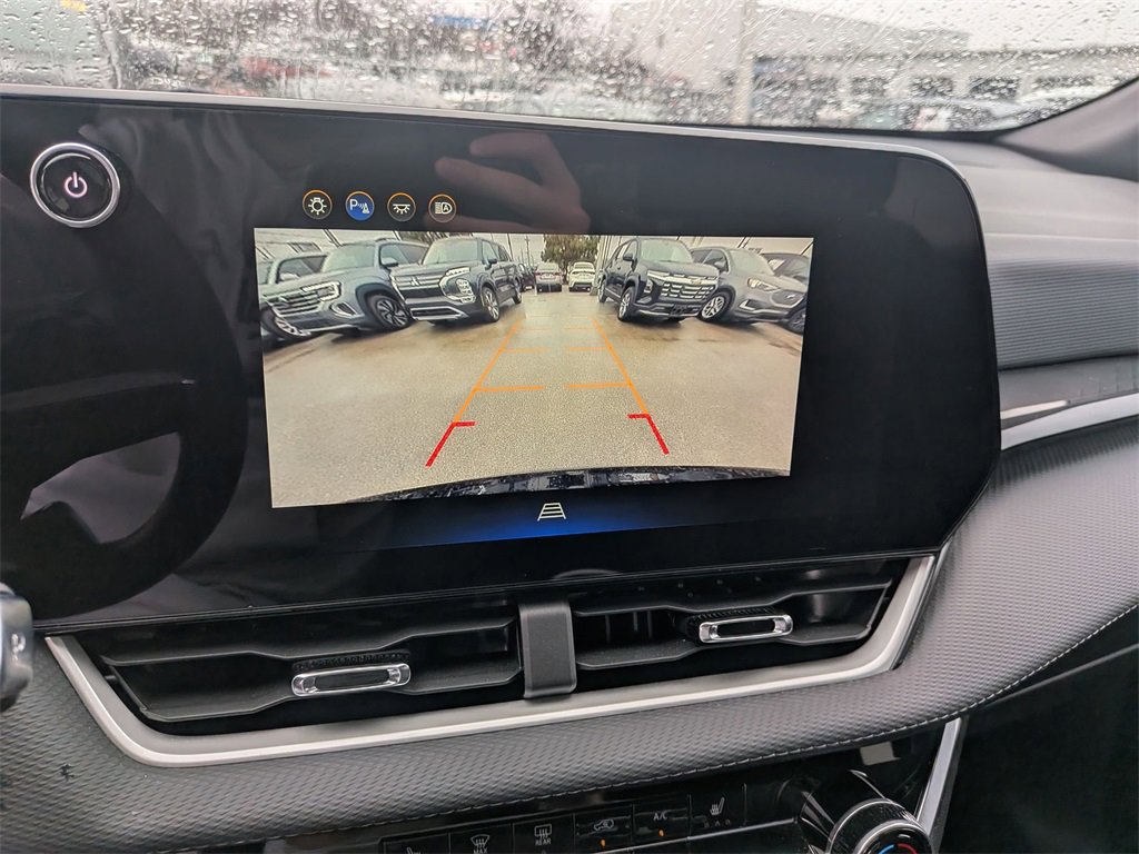 Used 2025 Chevrolet Equinox LT image 17