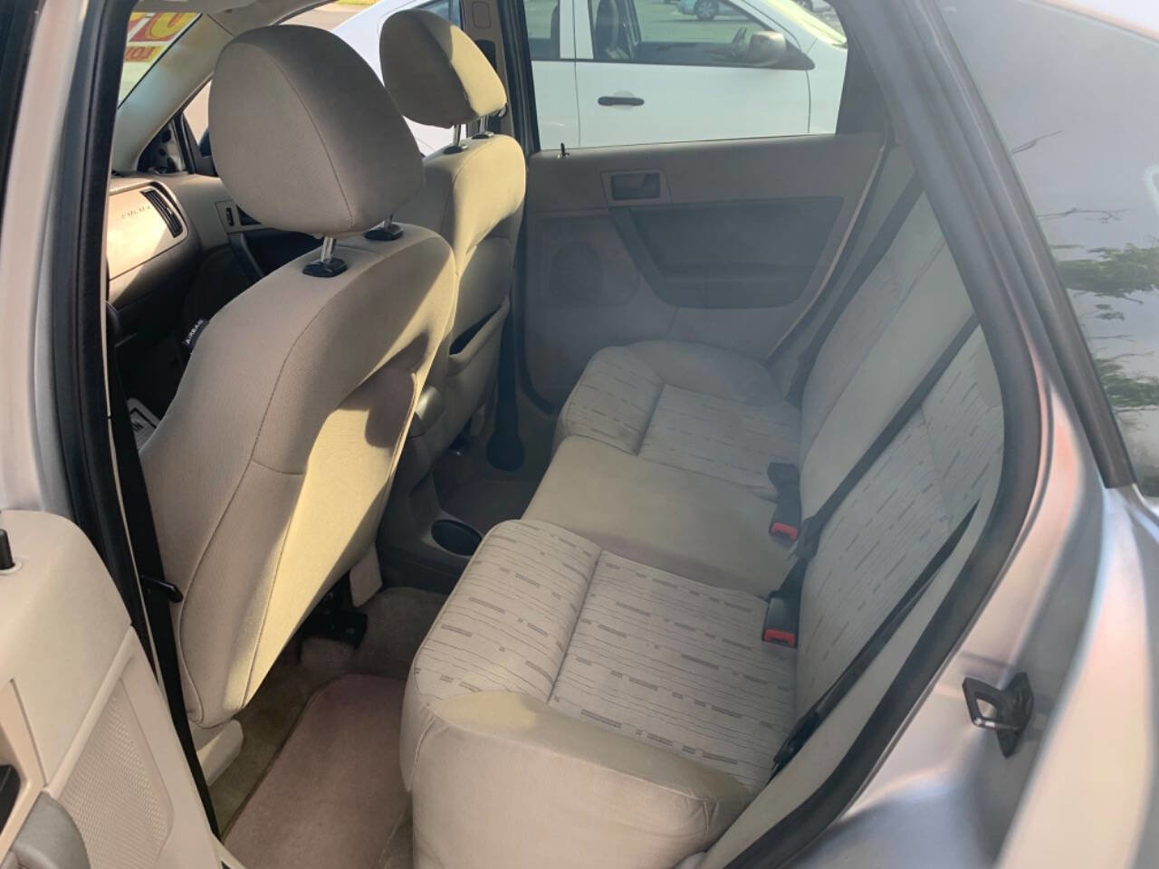 Used 2009 Ford Focus SE FWD image 15