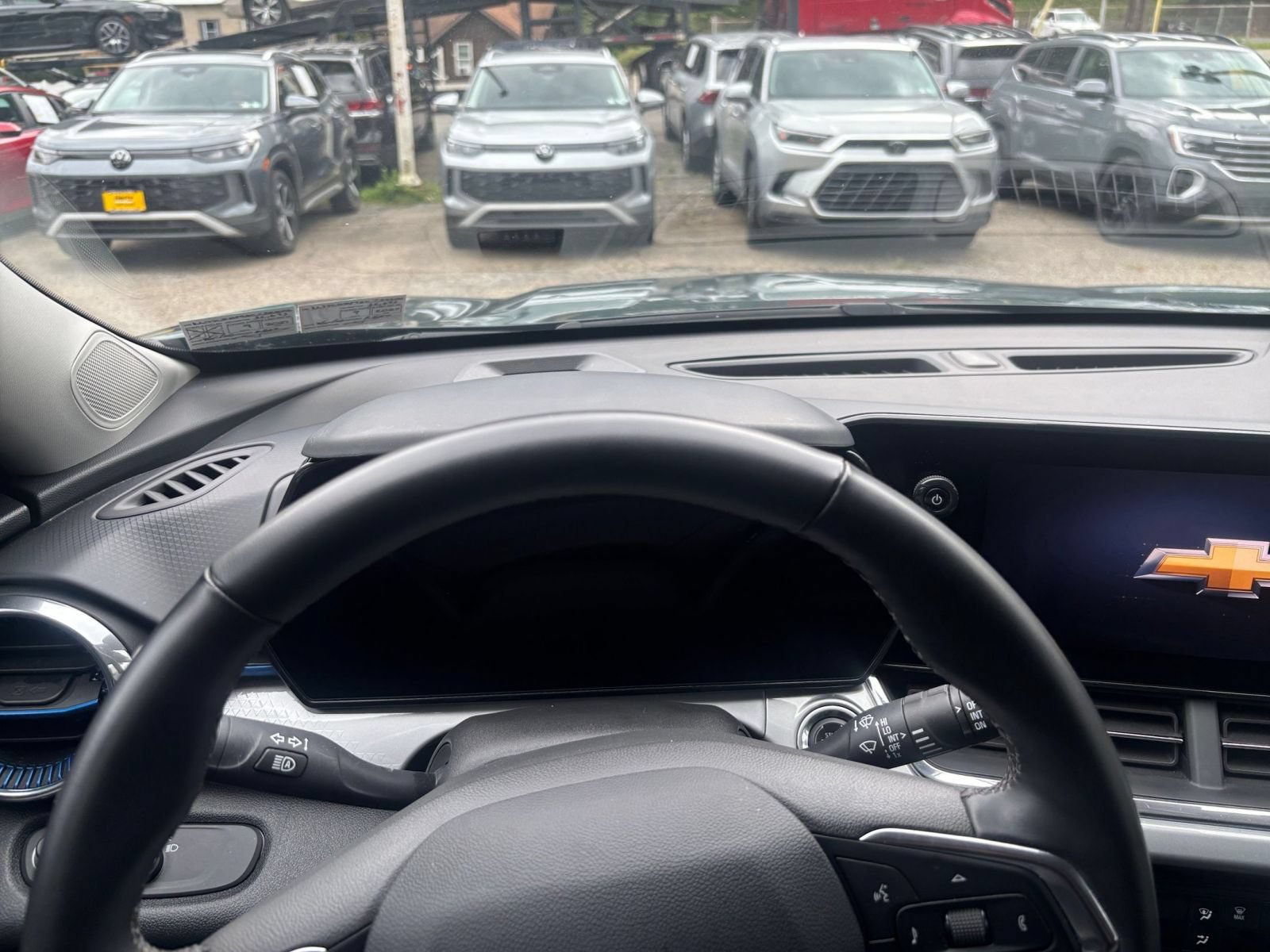 Used 2025 Chevrolet Trax LT w/ LT Convenience Package FWD image 31