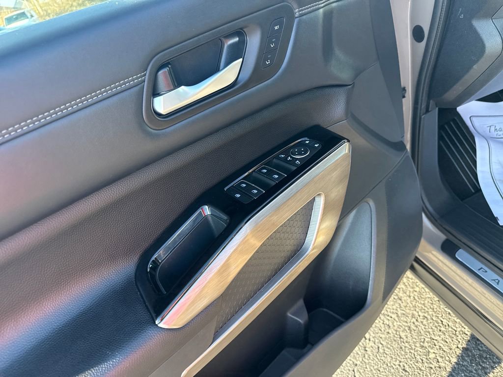 Used 2024 Nissan Pathfinder Platinum w/ Cargo Package image 14