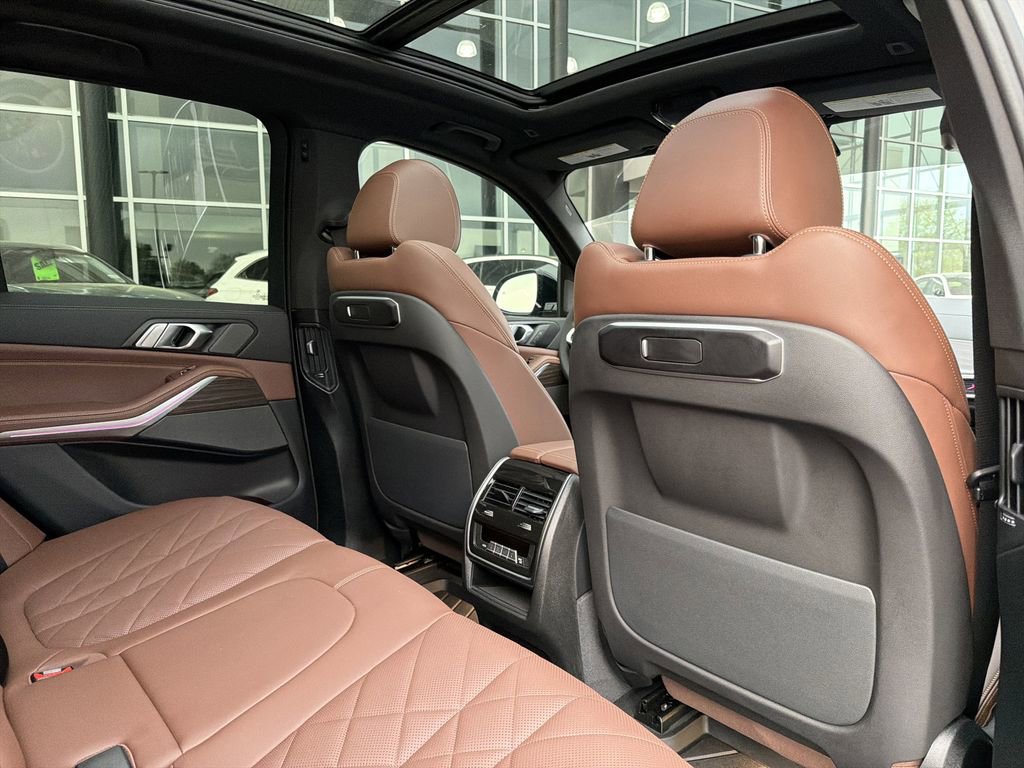 Used 2025 BMW X5 sDrive40i w/ M Sport Package image 17