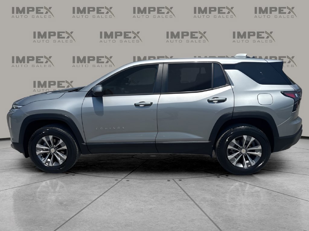 Used 2026 Chevrolet Equinox LT FWD image 2