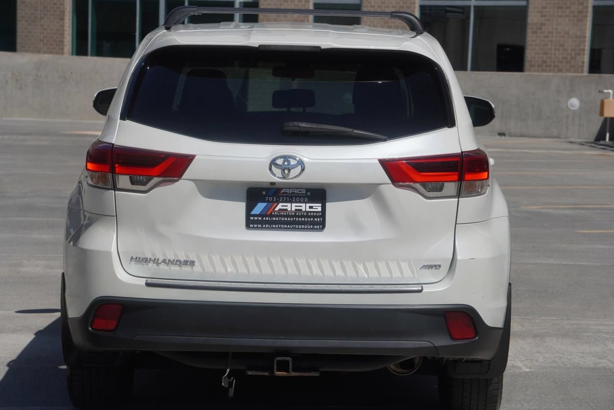 Used 2019 Toyota Highlander LE AWD/4WD image 30