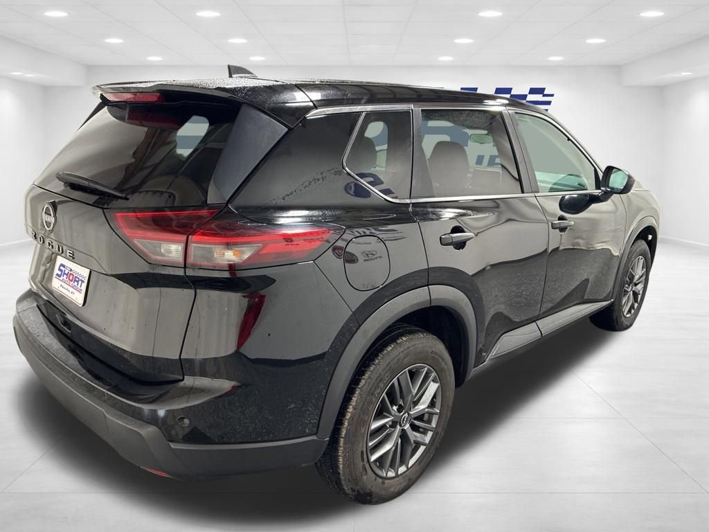 Used 2024 Nissan Rogue S image 4