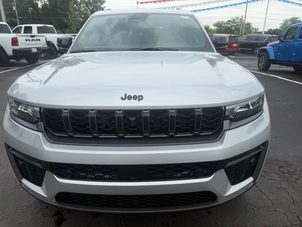 New 2026 Jeep Grand Cherokee L Limited AWD/4WD image 9