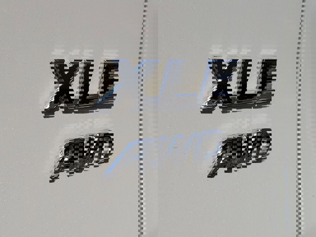 Used 2021 Toyota RAV4 XLE Premium image 10