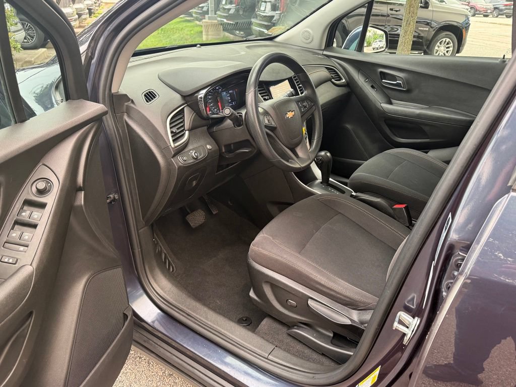 Used 2019 Chevrolet Trax LS w/ Tint and Cruise Package AWD/4WD image 12