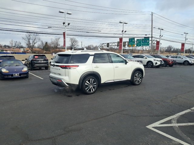 Certified 2023 Nissan Pathfinder Platinum image 3